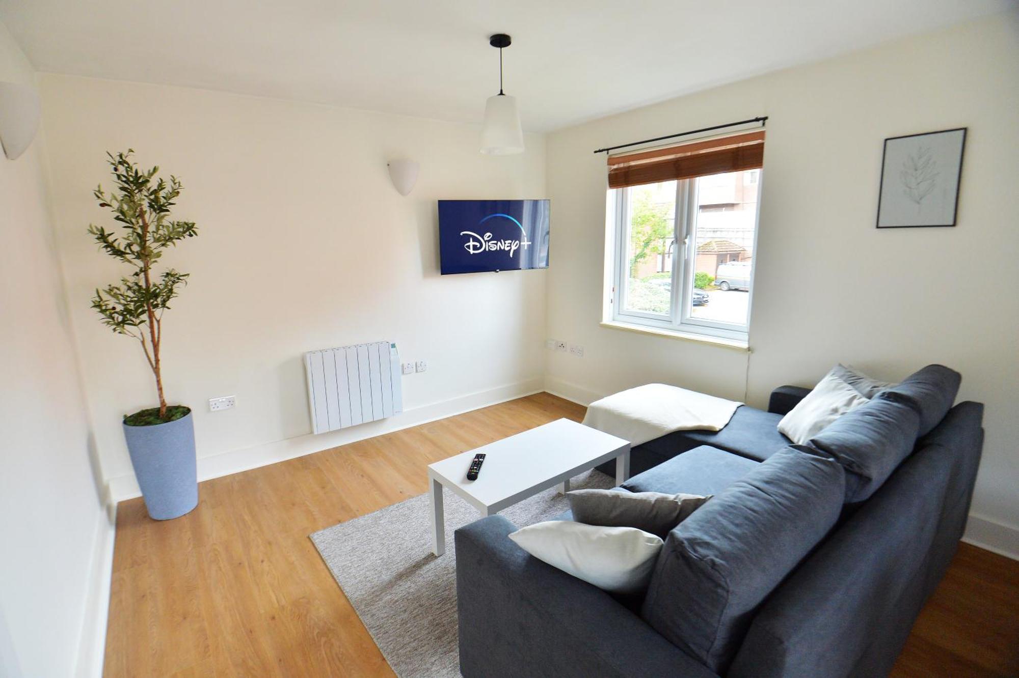 Stylish 2Br Flat - 2 Free Parking Spaces - Near Lgw Airport Crawley  Exteriör bild