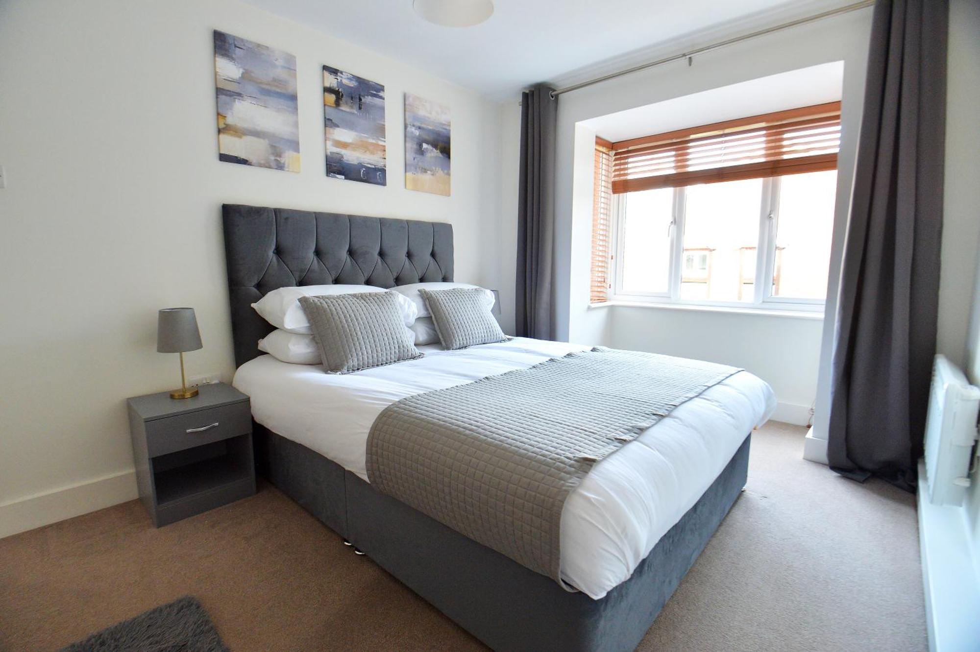 Stylish 2Br Flat - 2 Free Parking Spaces - Near Lgw Airport Crawley  Exteriör bild
